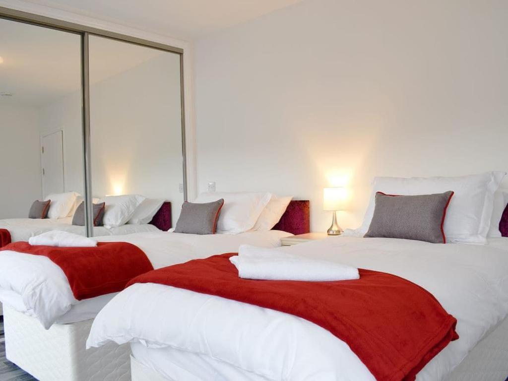 Courtyard Holiday Apartments Inverkeithing Buitenkant foto